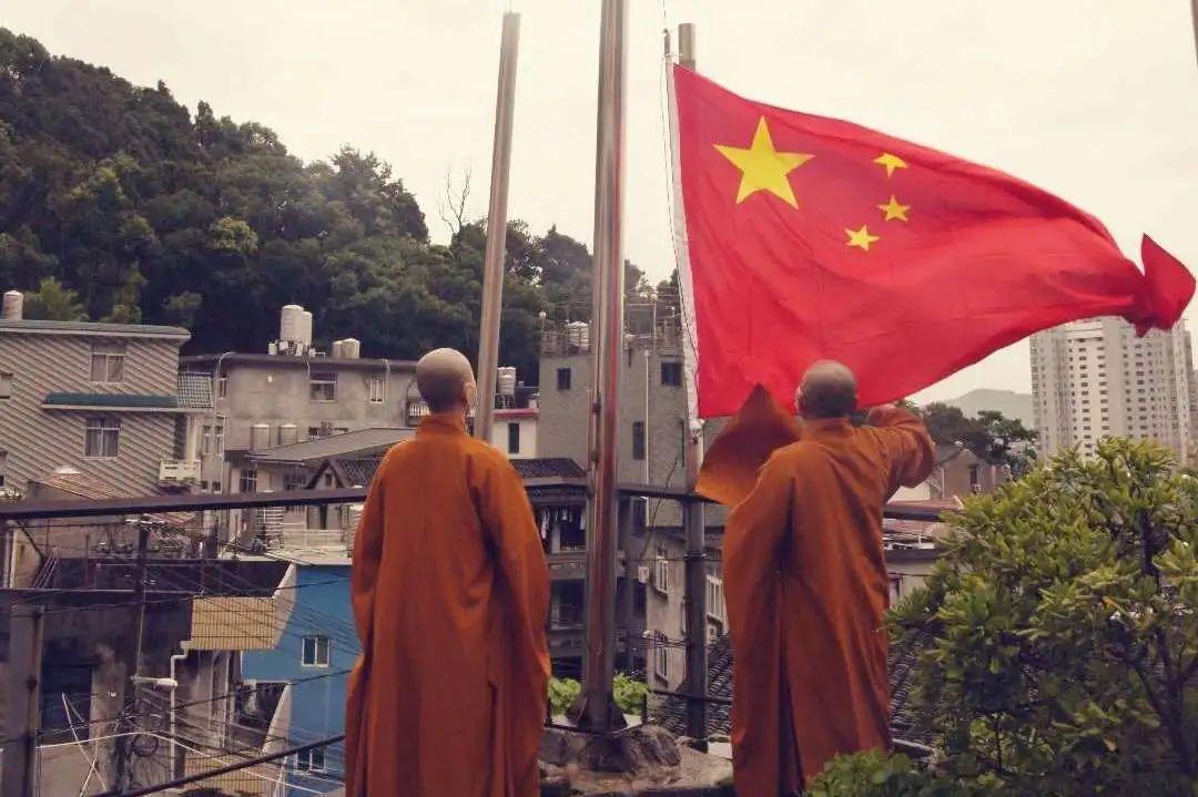救援受困的鬃狼